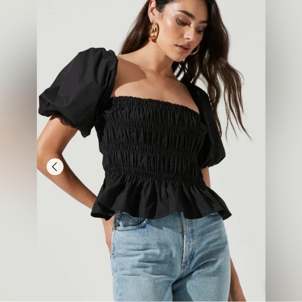 Astr WHITE Puff Sleeve Smocked Peplum Blouse